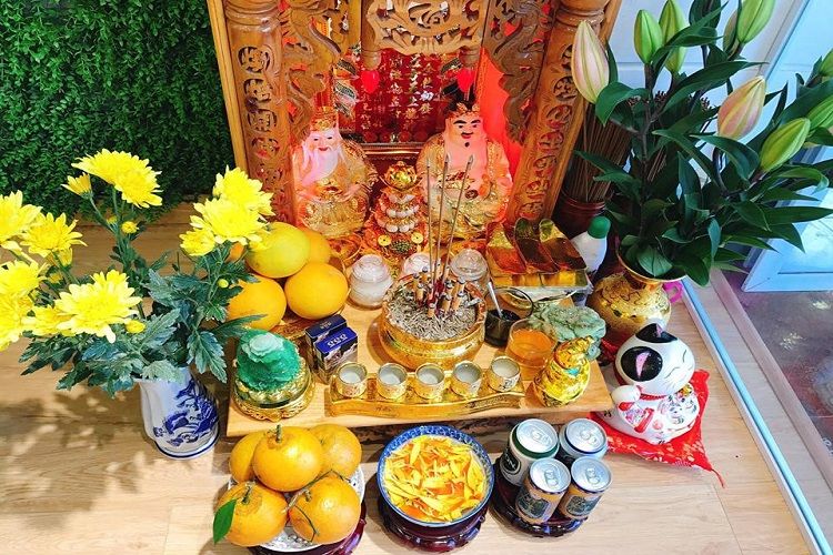 Tuổi Canh Thân đặt bàn thờ Thần Tài hướng nào