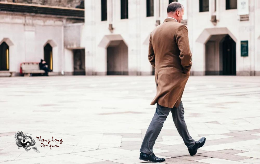 Dáng đi biết ngay vận mệnh giàu sang