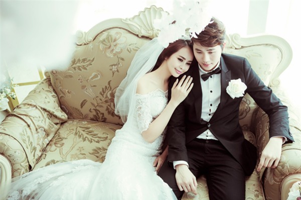 vợ chồng bằng tuổi nằm duỗi mà ăn