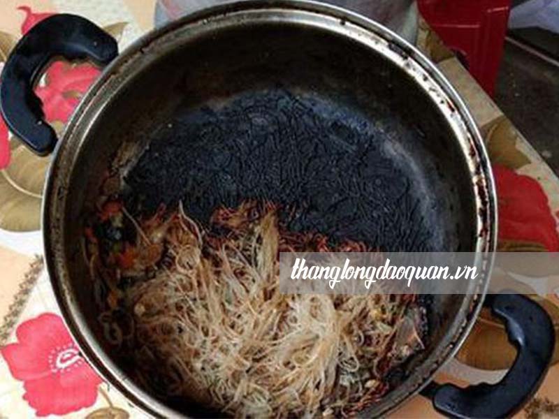 Mùng 1 bị cháy nồi có sao không?