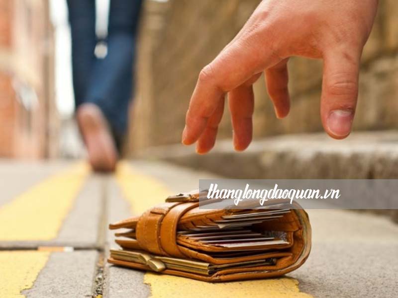 Mùng 1 nhặt được tiền có sao không