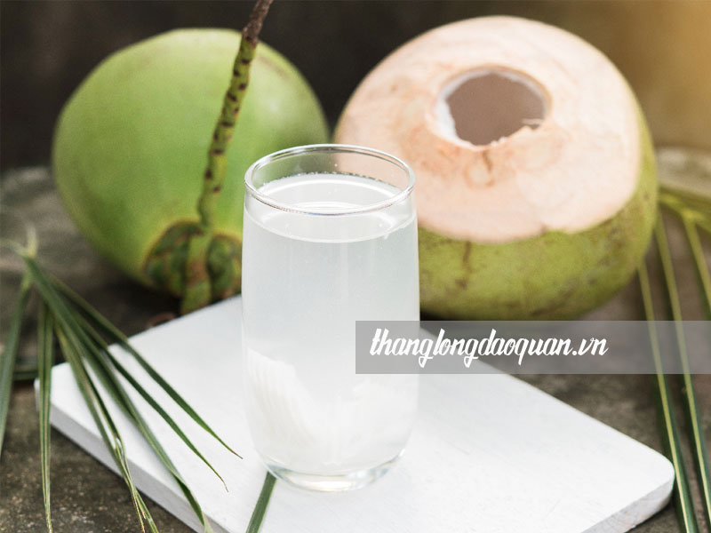 Mùng 1 có nên uống nước dừa không