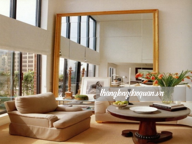 Phong thuyrtreo gương phòng khách