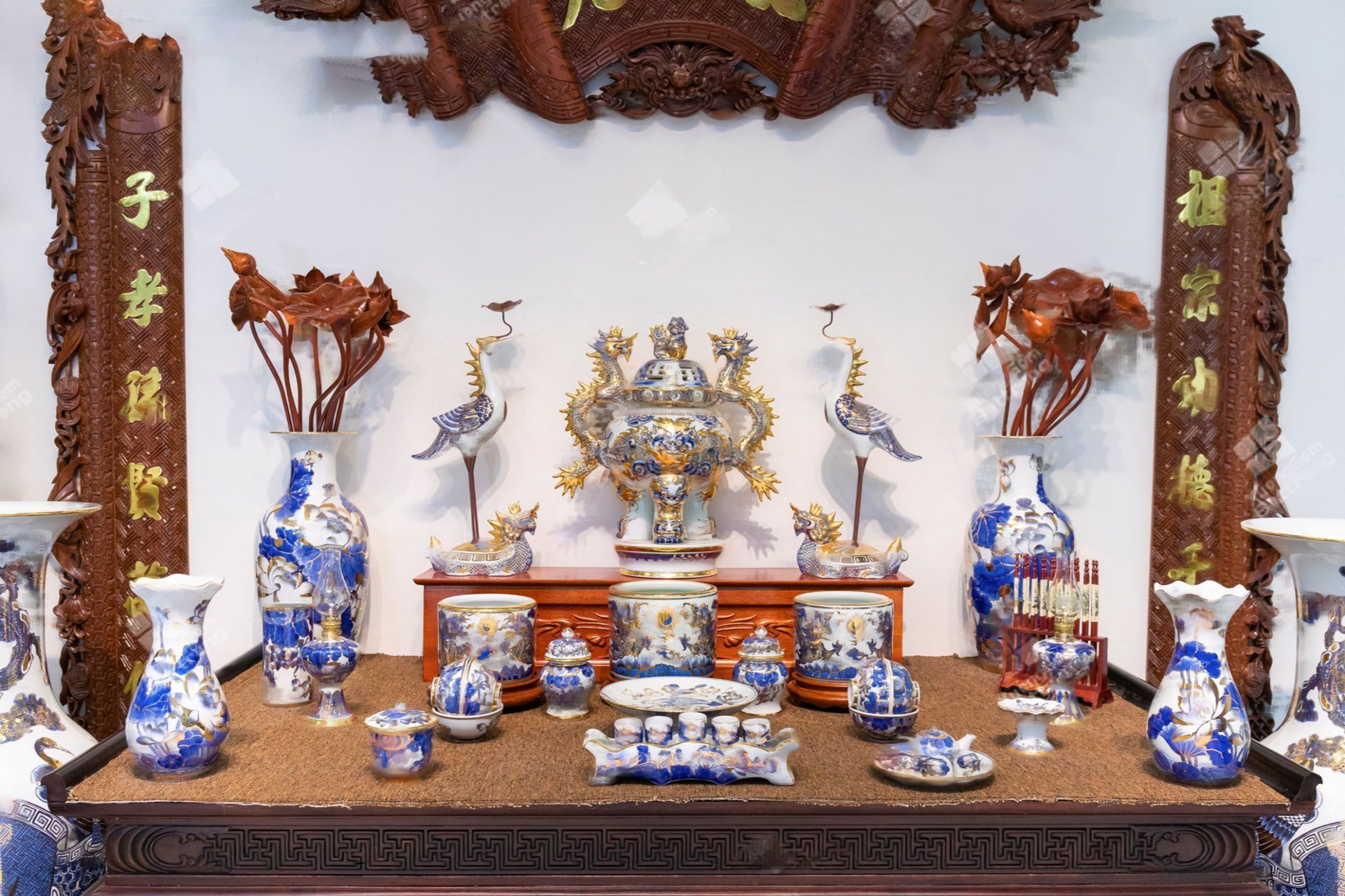 Bàn thờ có 1 bát hương có được không