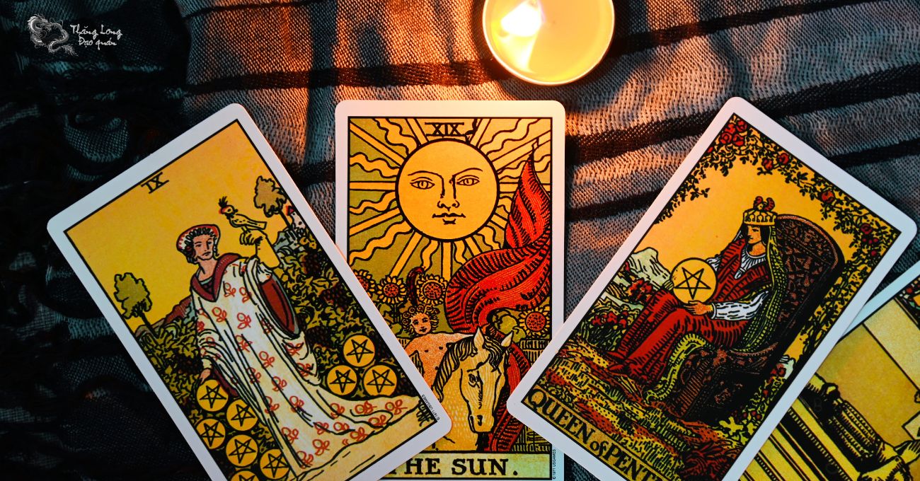 Lá Two of Wands mang đến một thông điệp quan trọng từ vũ trụ xa xôi đến cho Xử Nữ