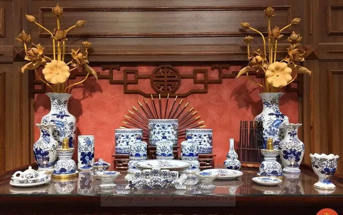 cách bày bàn thờ có 3 bát hương