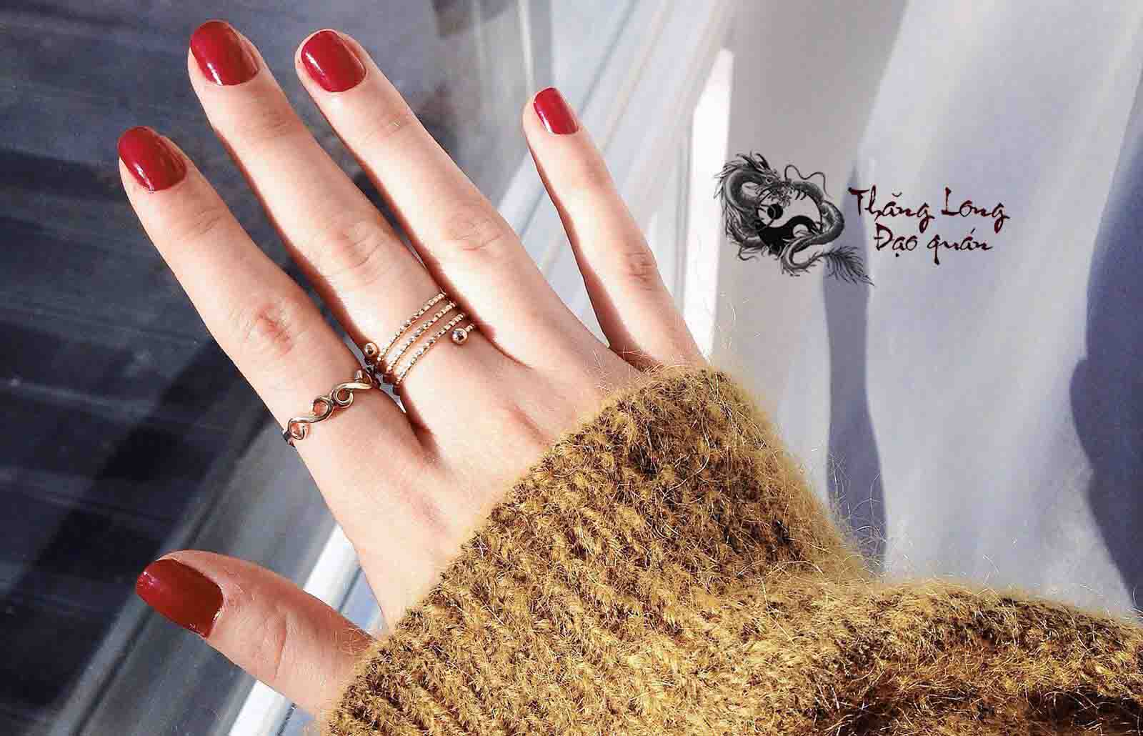 Ý nghĩa đeo nhẫn các ngón tay nữ